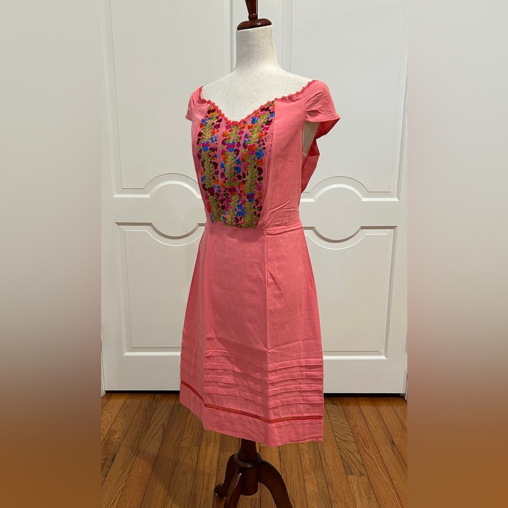 Mexican embroidered dress, hand Embroidered with Cotton threads. - Picture 6 of 7